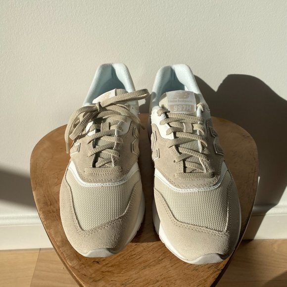 New Balance Women's 997H V1 Sneaker Timberwolf/White - Picture 4 of 7